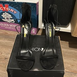 Brand new fashion nova shoes 6.5